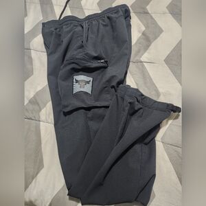 Under Armour Project Rock Men's Cargo Pants with cinch cuffs and Tshirt